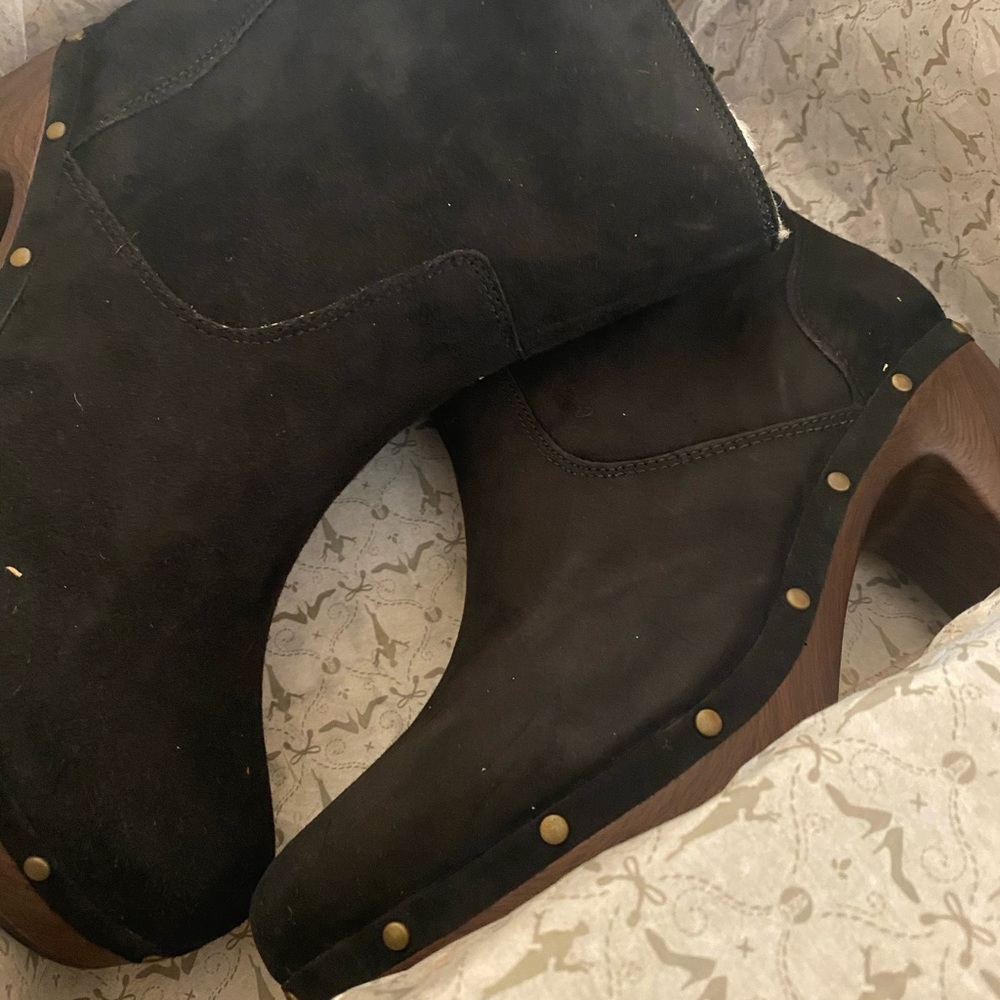 Clark’s clog boots size 9-1/2